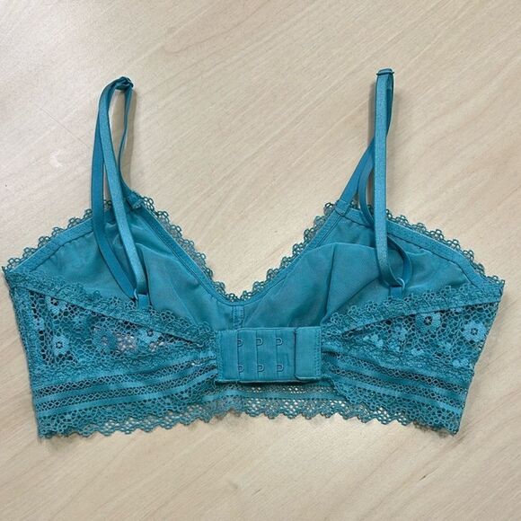 Victoria’s Secret | PINK | Bundle of 3 | XS/S Bralettes | Like New | 1573 - Picture 8 of 15